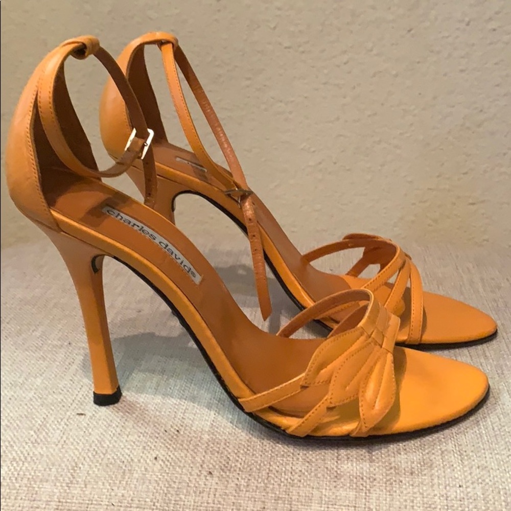 Sexy strapped orange heels - Picture 2 of 3